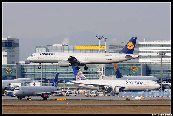 Lufthansa A321-131(D-AIRT)@FRA_1(2)_20120221