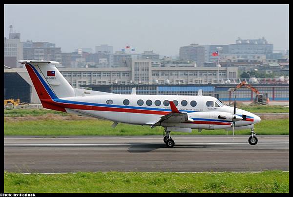 CAA Flight Standard Division Beech Super King Air 350 (B300)(B-00135)@RCSS_1(2)_20120508