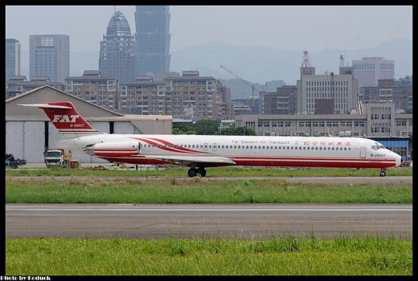 Far Eastern Air Transport - FAT MD83(B-28007)@RCSS_1(2)_20120515