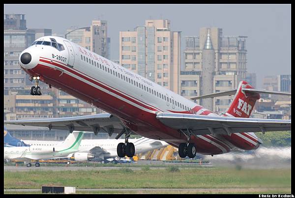 Far Eastern Air Transport - FAT MD83(B-28037)@RCSS_1(2)_20120524