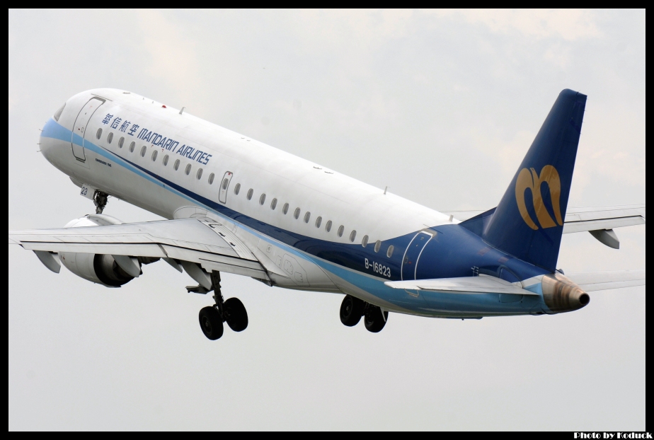 Mandarin Airlines ERJ-190-100(B-16823)@RCSS_2(2)_20120515