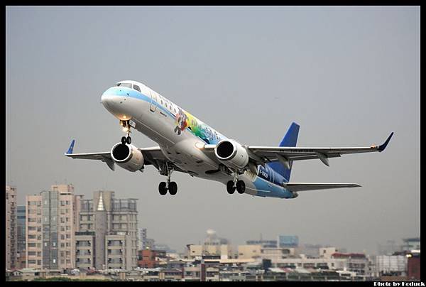 Mandarin Airlines ERJ-190-100(B-16829)@RCSS_1(2)_20120427