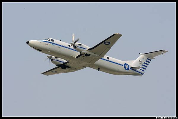 ROCAF Beech 1900C(1902)@RCSS_1(2)_20120524