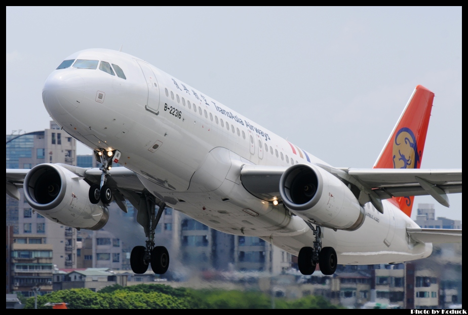 TransAsia Airways A320-232(B-22316)@RCSS_1(2)_20120521