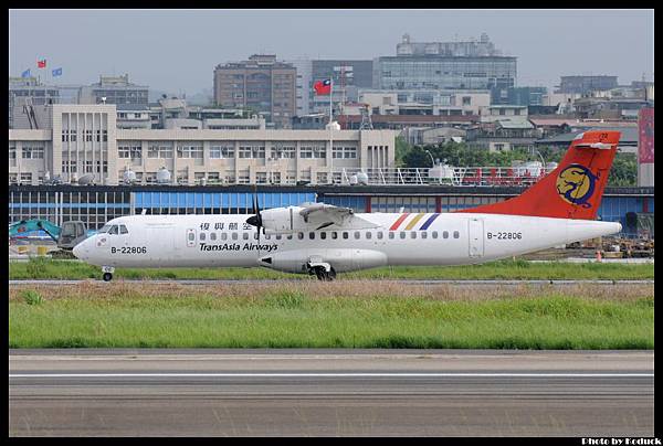 TransAsia Airways ATR-72-500(B-22806)@RCSS_1(2)_20120515