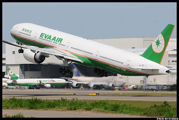 EVA Air B777-35E(ER)(B-16715)@RCTP_1(2)_20120608