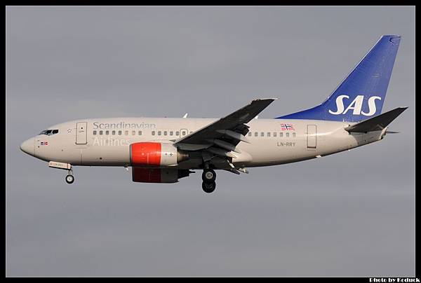 SAS B737-683(LN-RRY)@FRA_1(2)_20120221