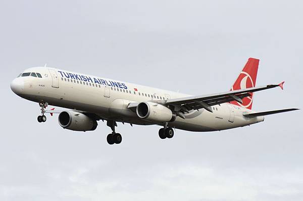 Turkish Airlines A321-231(TC-JRT)@FRA_1(2)_20120221