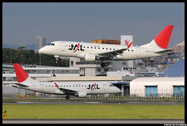 JAL (J-Air) Embraer ERJ-170-100ST 170ST(JA211J)@Itami_1(2)_20110912