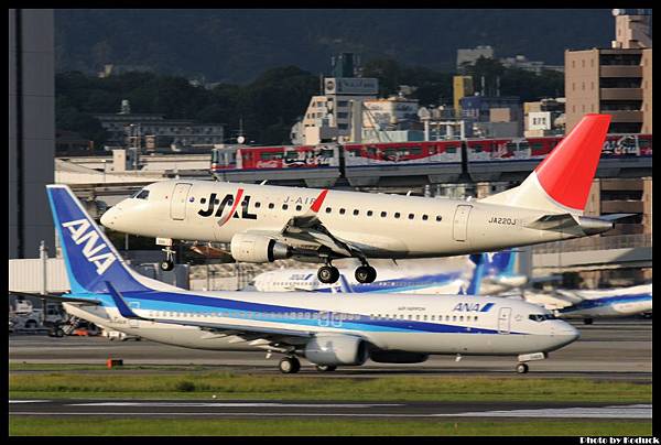 JAL (J-Air) Embraer ERJ-170-100ST 170ST(JA220J)@Itami_1(2)_20110912