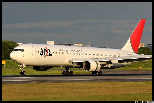 JAL B767-346(JA8268)@Itami_3(2)_20110912