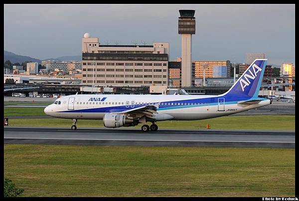 ANA A320-211(JA8947)@Itami_1(2)_20110912