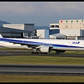 ANA B777-381(JA756A)@Itami_2(2)_20110910