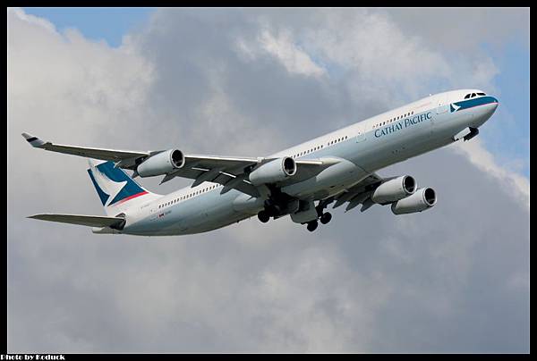 Cathay Pacific A340-313X(B-HXA)@VHHH_1(2)_20120707