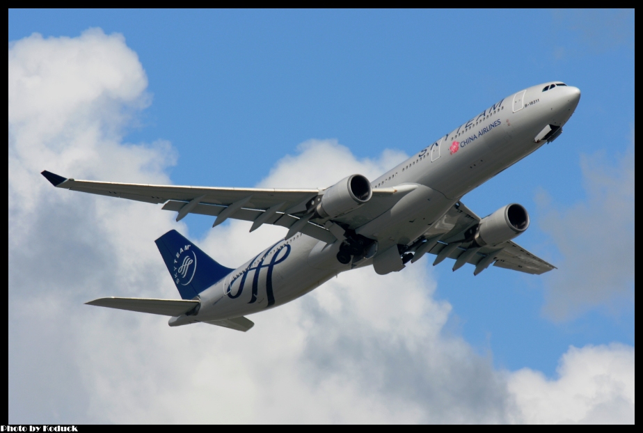 China Airlines A330-302(B-18311)@VHHH_1(2)_20120707