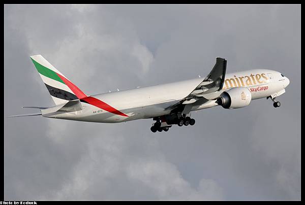 Emirates SkyCargo B777-F1H(A6-EFG)@VHHH_2(2)_20120707