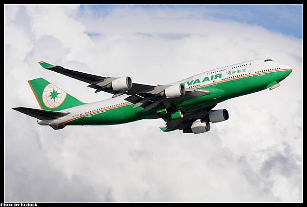 EVA Air B747-45EM(B-16408)@VHHH_1(2)_20120707