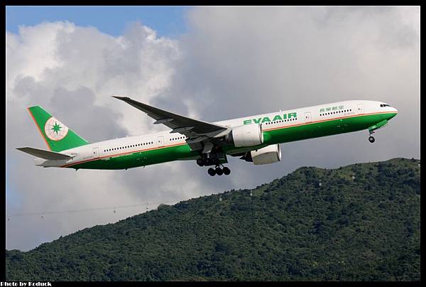 EVA Air B777-35E(ER)(B-16709)@VHHH_1(2)_20120707