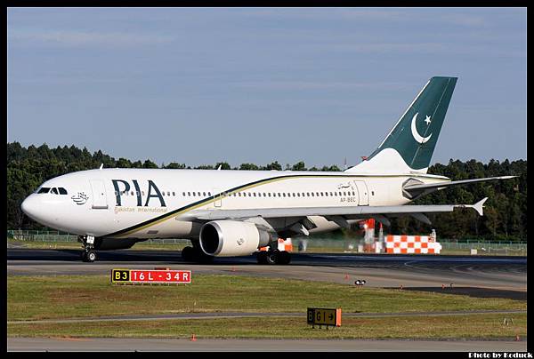 Pakistan International Airlines(PIA) A310-308(AP-BEC)@RJAA_1(2)_20121102