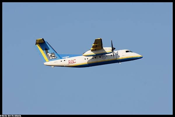 Ryukyu Air Commuter DHC-8-103Q Dash 8(JA8974)@ROAH_1(2)_20121020