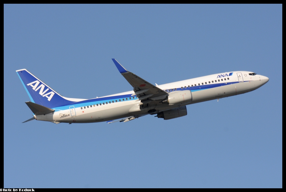 ANA B737-881(WL)(JA66AN)@ROAH_1(2)_20121020