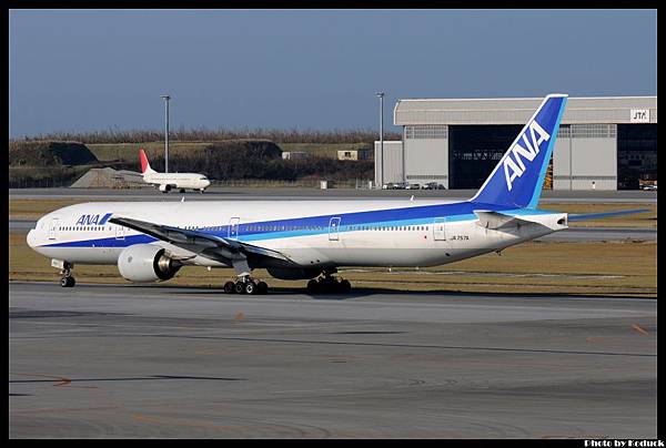 ANA B777-381(JA757A)@ROAH_1(2)_20121020