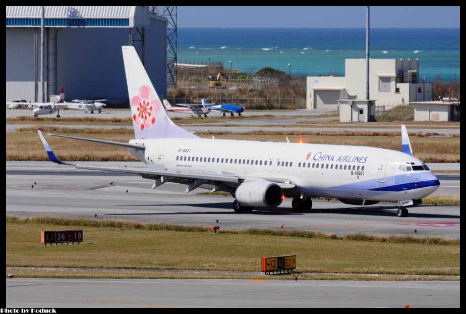 China Airlines B737-809(B-18601)@ROAH_1(2)_20121020
