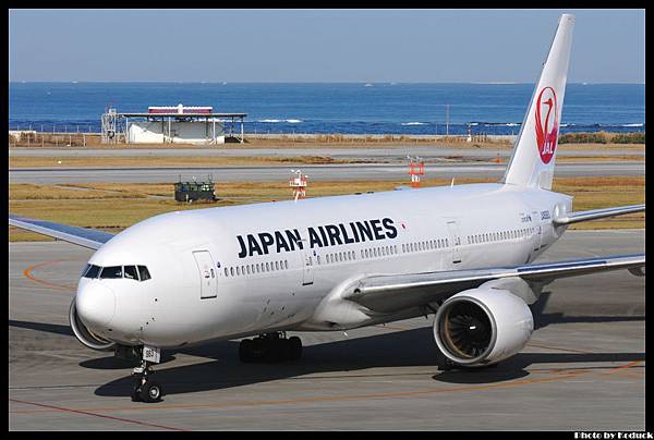 JAL B777-246(JA8983)@ROAH_4(2)_20121020