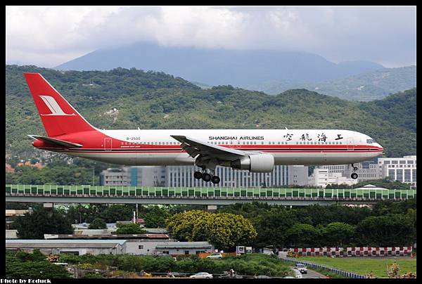 Shanghai Airlines B767-3D6(B-2500)@RCSS_2(2)_20121006