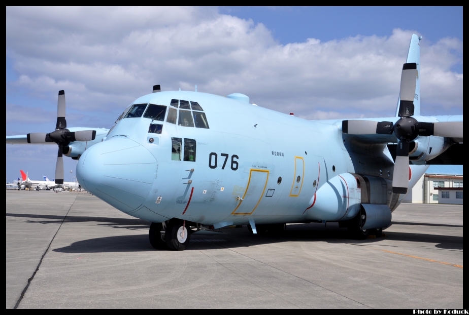 JASDF Lockheed C-130H Hercules(75-1076)@ROAH_1(2)_20121021