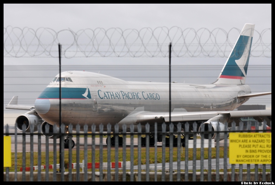 Cathay Pacific B747-467F(B-HUL)@MAN_1(2)_20120222.jpg