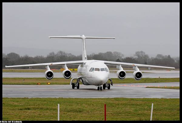 Cello Aviation British Aerospace 146-200(G-RAJJ)@MAN_2(2)_20120222.jpg