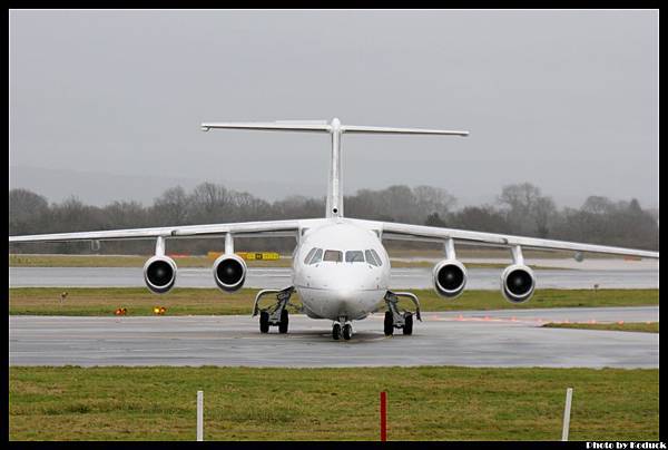 Cello Aviation British Aerospace 146-200(G-RAJJ)@MAN_3(2)_20120222.jpg