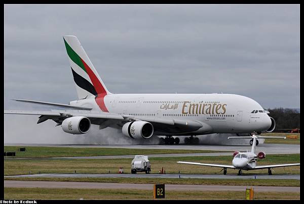 Emirates A380-861(A6-EDJ)@MAN_2(2)_20120222.jpg