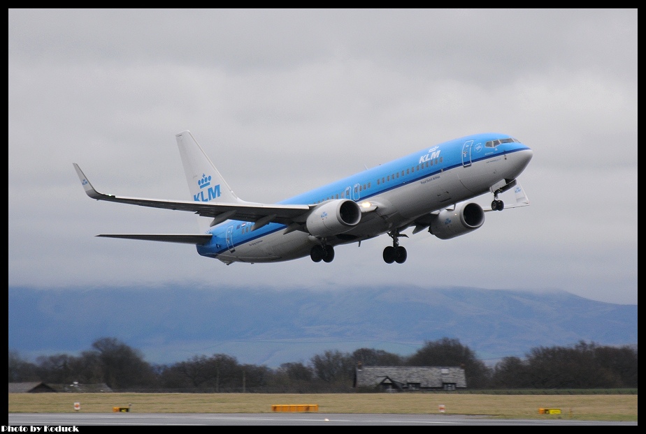 KLM B737-8BK(WL)(PH-BXU)@MAN_1(2)_20120222.jpg