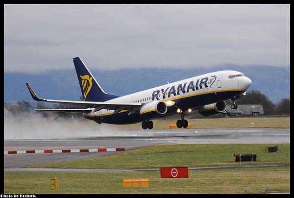 Ryanair B737-8AS(WL)(EI-DWD)@MAN_1(2)_20120222.jpg