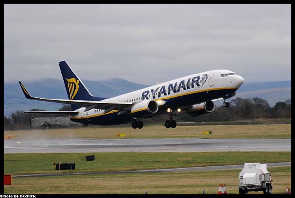 Ryanair B737-8AS(WL)(EI-DWD)@MAN_2(2)_20120222.jpg