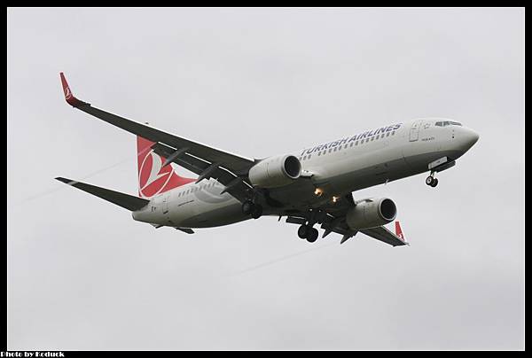 Turkish Airlines B737-8F2(WL)(TC-JHK)@MAN_1(2)_20120222.jpg