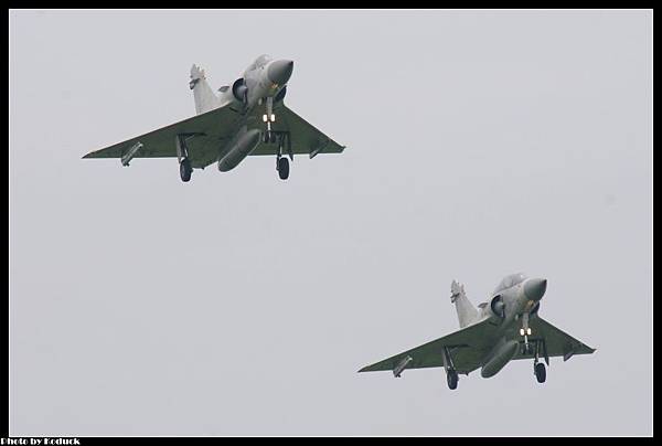 ROCAF Dassault Mirage 2000-5EI(2023) and 2000-5DI(2056)@RCPO_1(2)_20130615.jpg