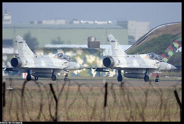 ROCAF Dassault Mirage 2000-5DI(2054 and 2061)@RCPO_1(2)_20131109.jpg