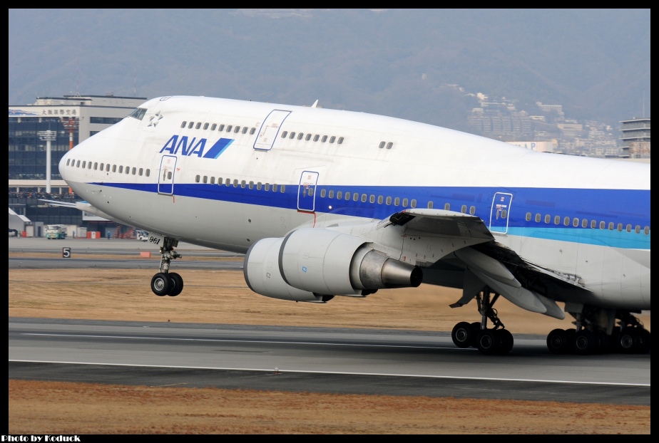 ANA B747-481D(JA8961)@Itami_41(2)_20140112.jpg