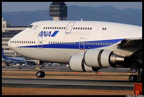 ANA B747-481D(JA8961)@Itami_53(2)_20140112.jpg