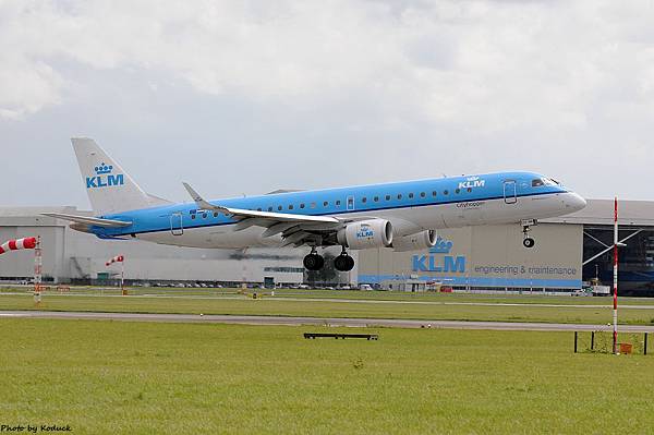 AMS RWY27_114_20140819.jpg