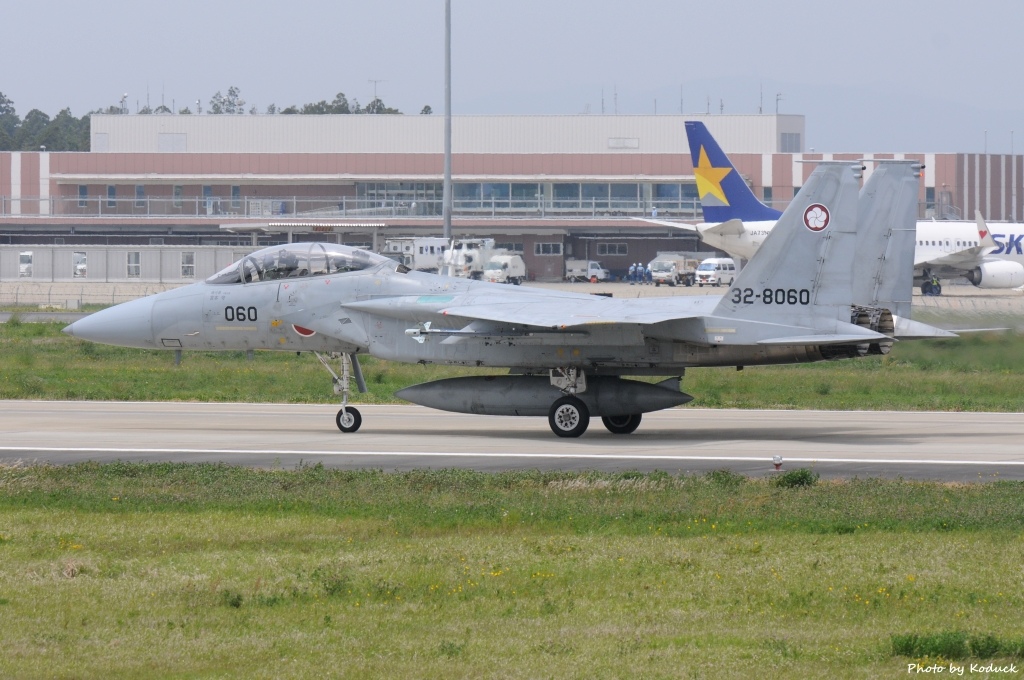 JASDF (32-8060)@Hyakuri_2_20150512.jpg