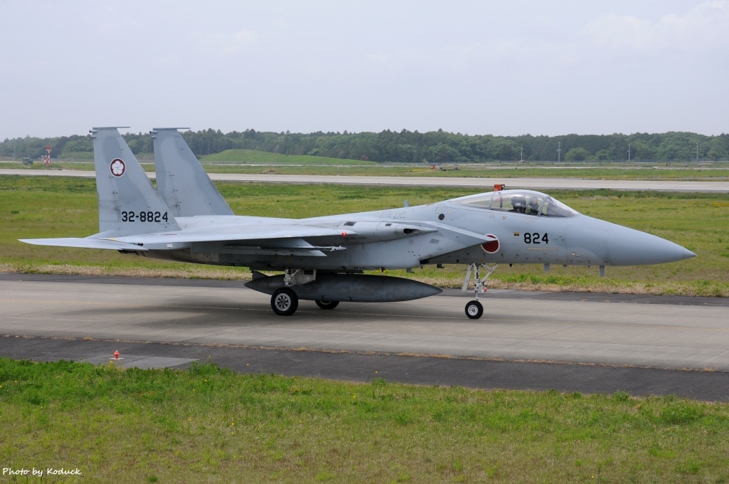 JASDF (32-8824)@Hyakuri_4_20150512.jpg