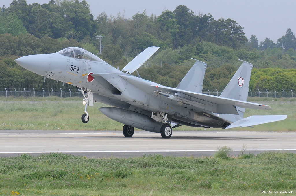 JASDF (32-8824)@Hyakuri_2_20150512.jpg