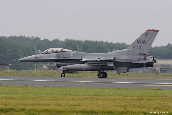 USAF F-16(92-921)@RJSM_1_20150913.JPG