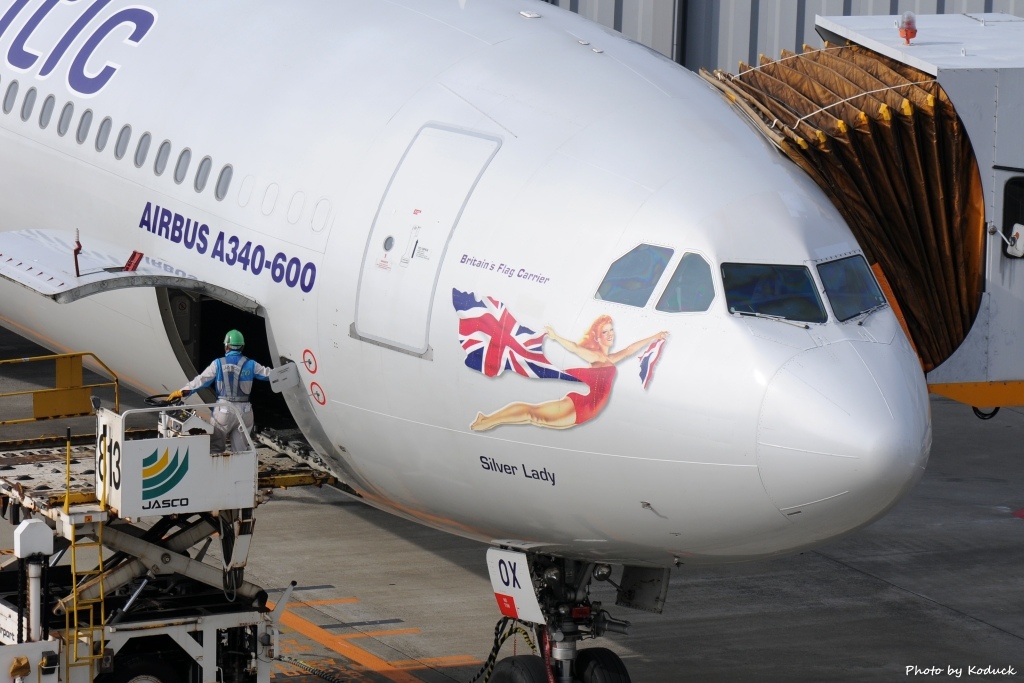 Virgin Atlantic Airways A340-642(G-VFOX)@NRT_3(1)_20111125.jpg