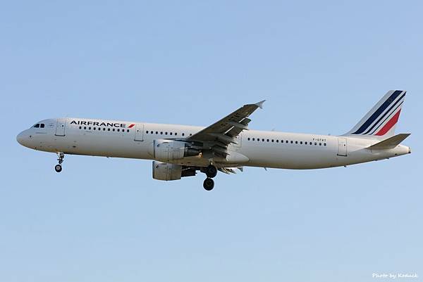 Air France A321-212(F-GTAT)@LHR_1(1)_20140820.jpg