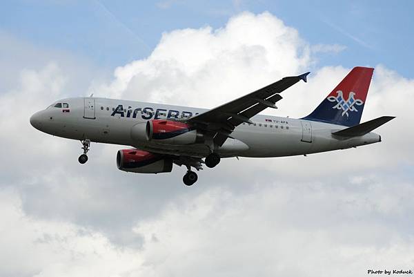 Air Serbia A319-132(YU-APA)@LHR_1(1)_20140820.jpg